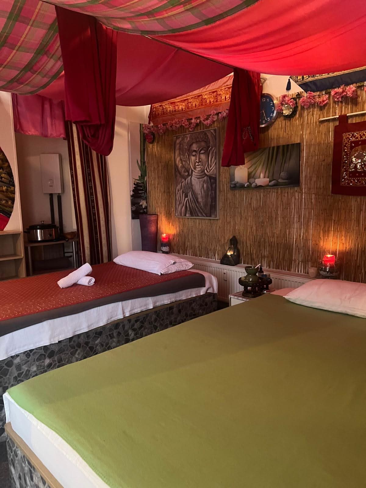 Behandlungsraum mit warmem Licht